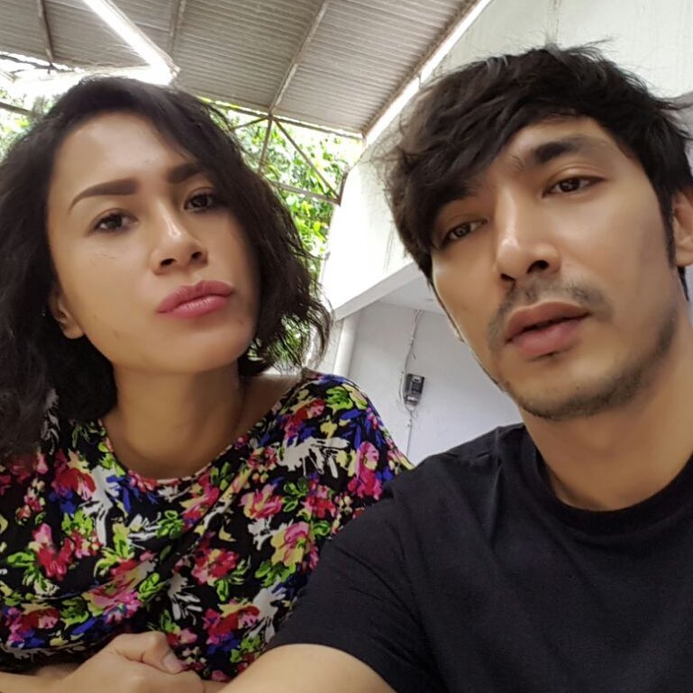 Menikah Muda, Ini 10 Momen Harmonis Keluarga Abimana Aryasatya