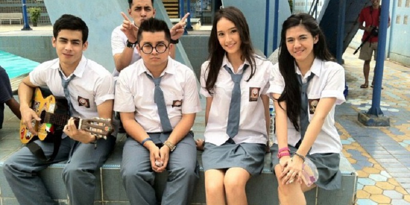 11 Jenis Percintaan Anak Sma Yang Pasti Pernah Kamu Alami