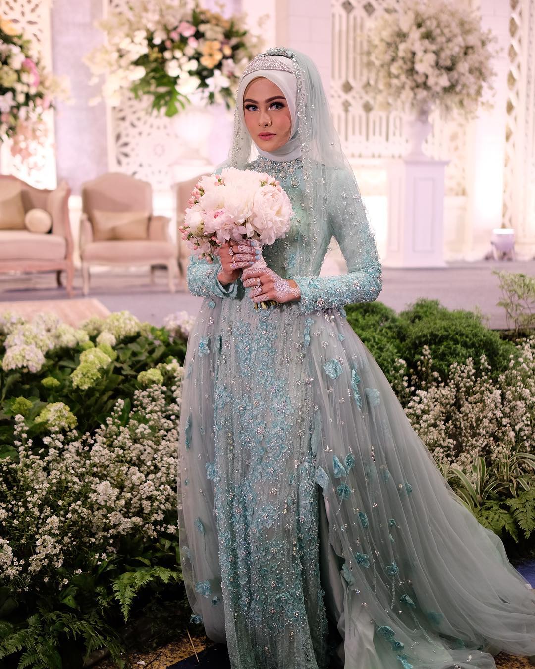 Desain Gaun Pernikahan Muslimah Elegan Nan Sederhana