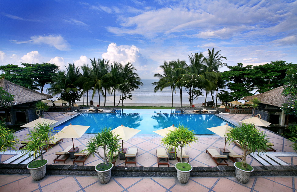 Bak Nirwana Inilah 10 Resort Cantik di Bali dengan Pantai 