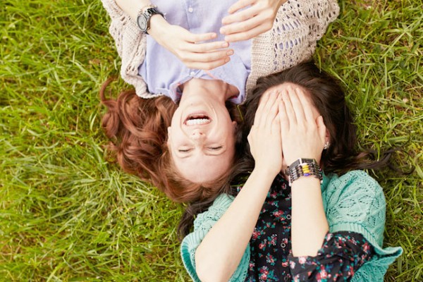Suka Duka Unik Orang Introvert yang Berteman Sama Ekstrovert