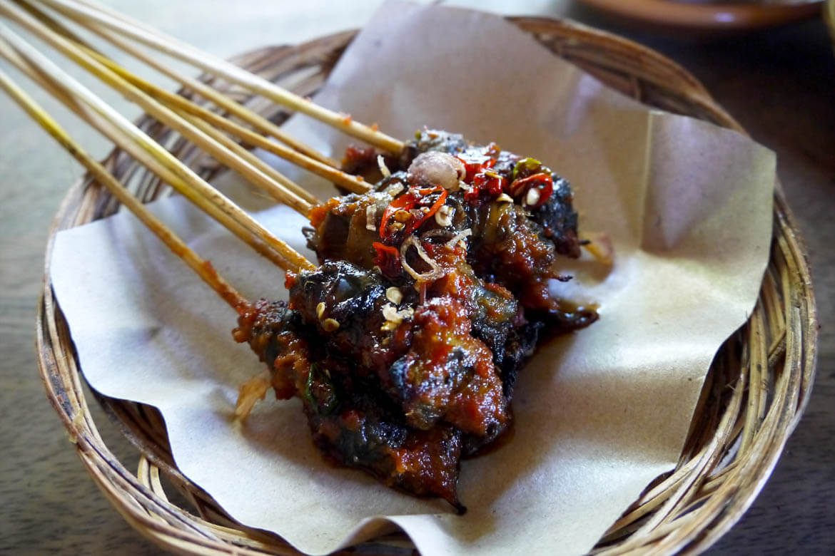 10 Makanan Khas Bali yang Super Enak, Gak Cuma Ayam Betutu