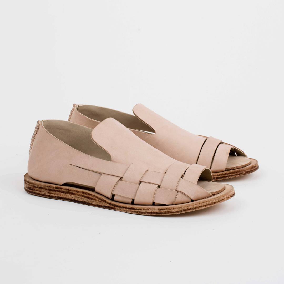 10 Merek Sandal  Lokal Cowok Paling Kece Wajib Dibeli Nih 