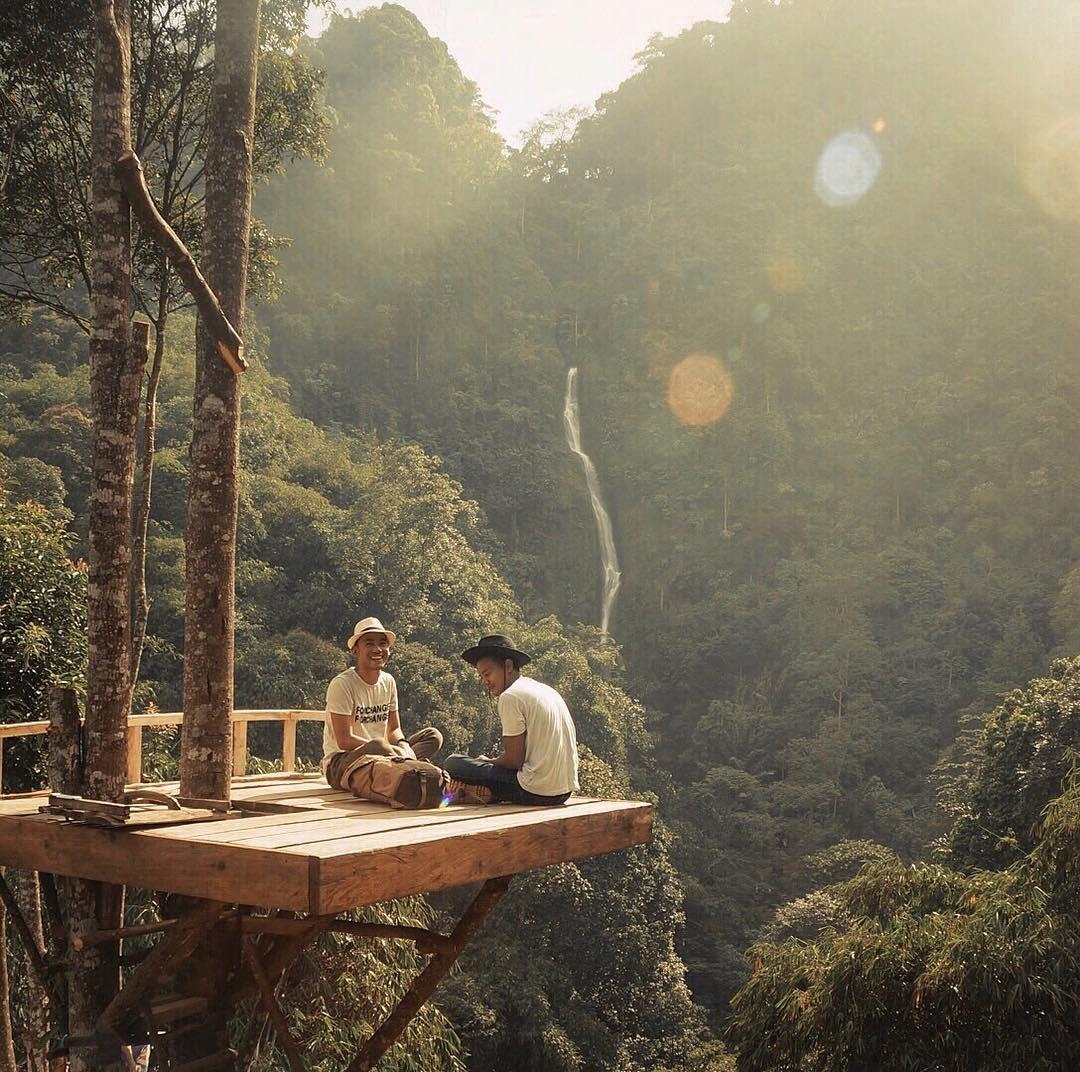 10 Air Terjun Paling Keren di Indonesia, Hits Instagramable Banget!