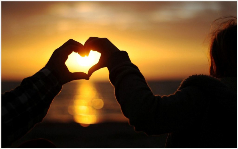 Foto Tangan Membentuk Love - love wall