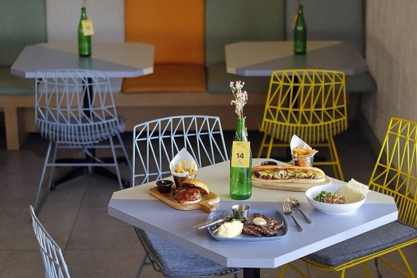 Out of the Blue: Kelezatan Menu Sehat a la Hawaii
