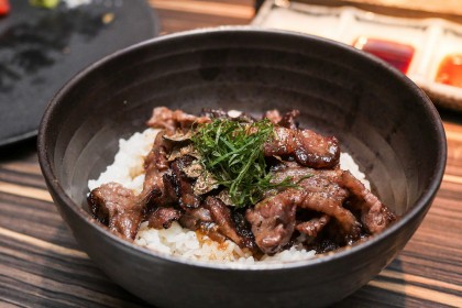 VIDEO: Resep Membuat Gyudon Sederhana, Tanpa Dashi dan Mirin!