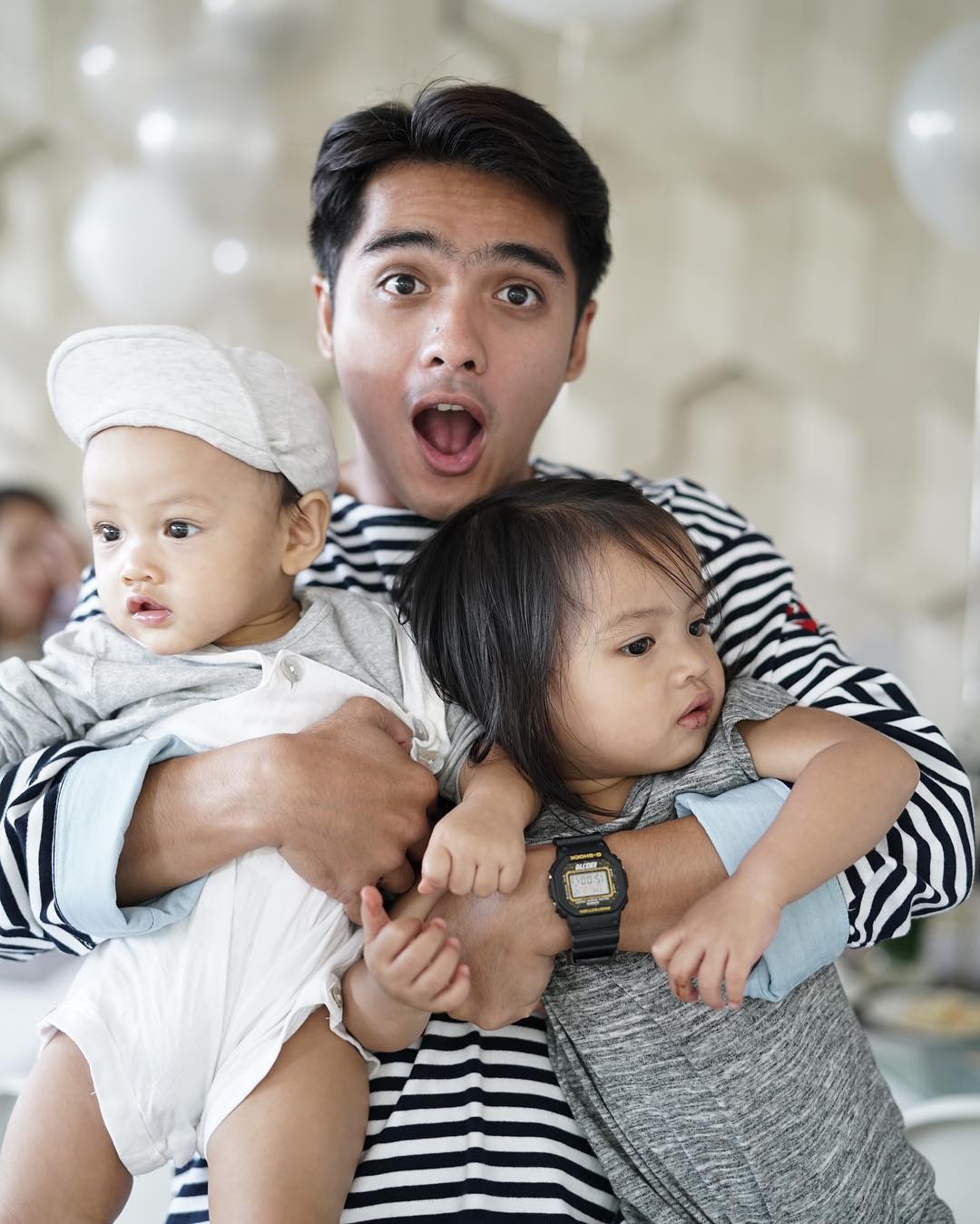 Punya 2 Anak Namun Ricky Harun Masih Cocok Jadi Anak SMA Lho