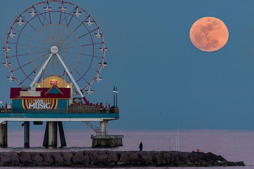 12 Foto Unik Pemandangan Malam yang Bikin Gak Percaya Ini Petang