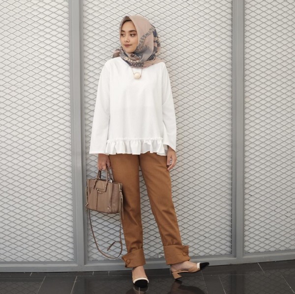 10 OOTD Hijab Kekinian untuk Kuliah Super Kasual Kece 