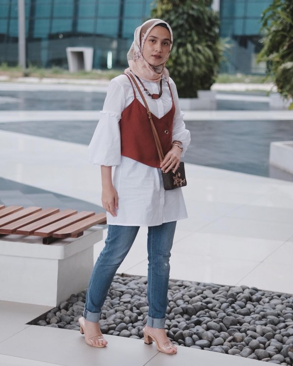 10 OOTD  Hijab Kekinian untuk Kuliah Super Kasual Kece 