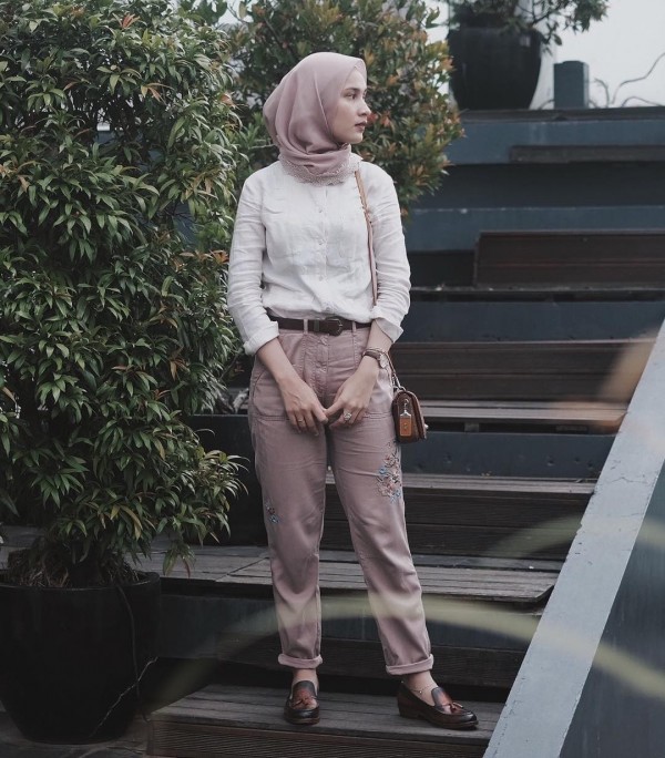 10 OOTD Hijab Kekinian  untuk Kuliah Super Kasual Kece 