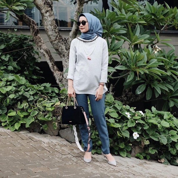 10 OOTD Hijab Kekinian untuk Kuliah Super Kasual Kece 