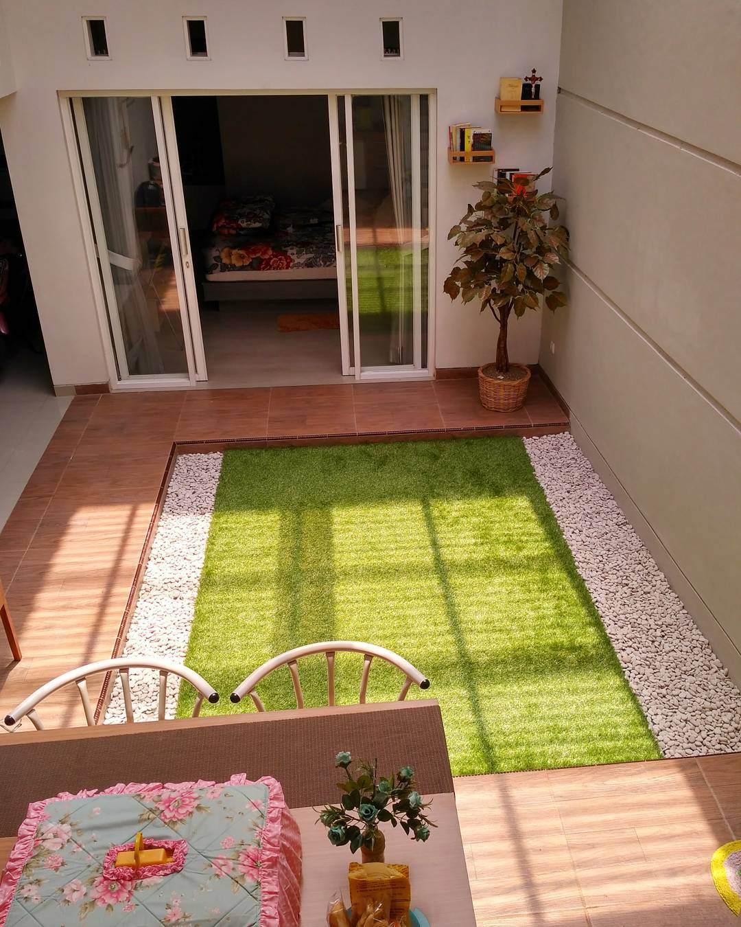 Rumah 120 M Dengan Indoor Garden Bisa Piknik Sendiri