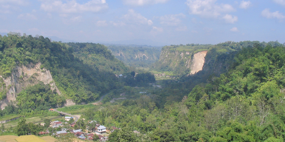 Apparently, Indonesia also has a great wall like China!