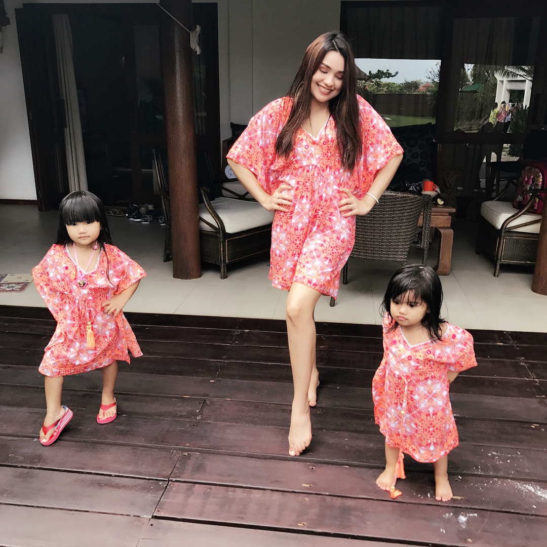 10 Gaya Cantik Nourah Mama Tiri Teuku Rassya Yang Masih Muda