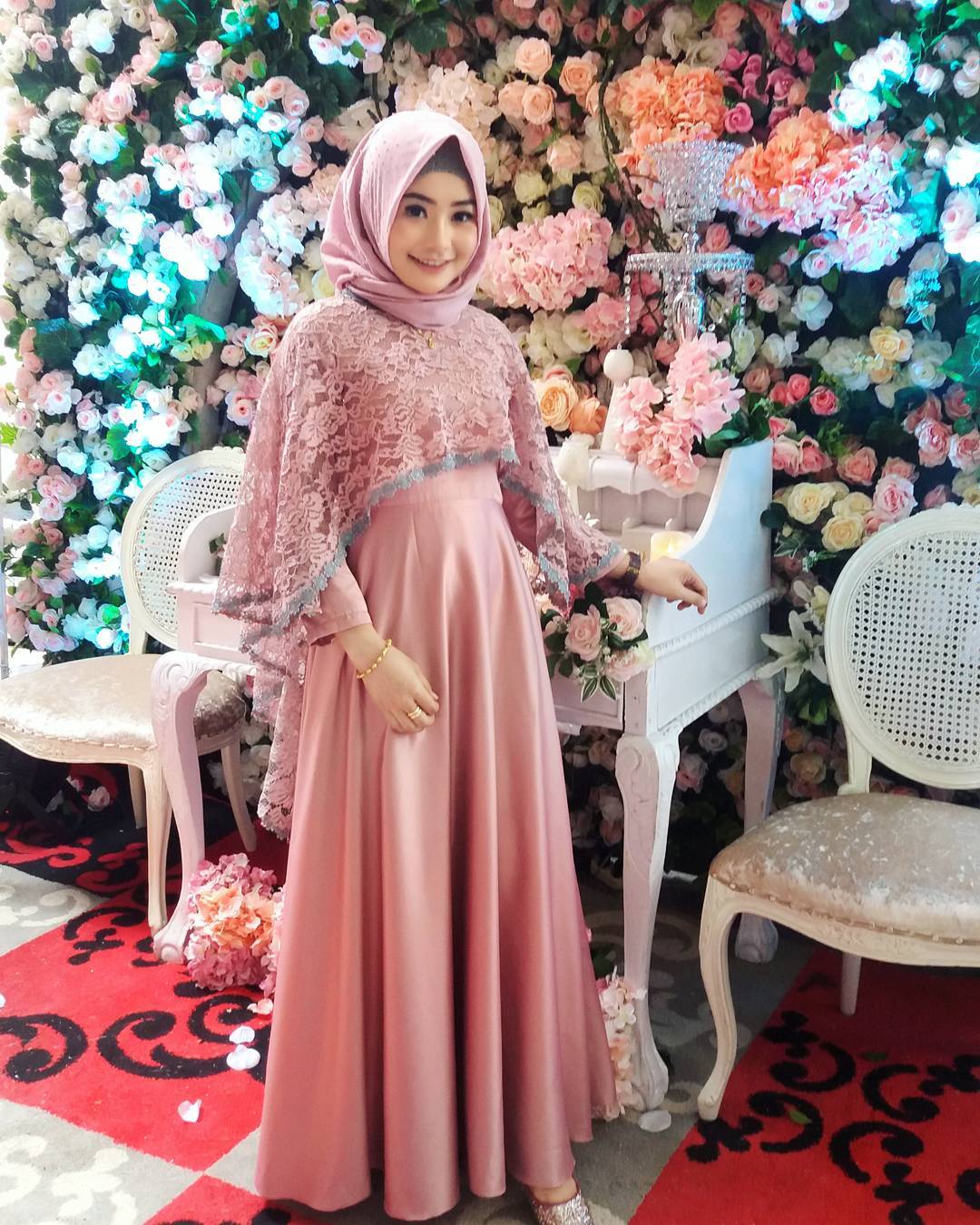 Super Elegan, 14 Style Hijab Kondangan Ini Bikin Kamu Tampil Beda!