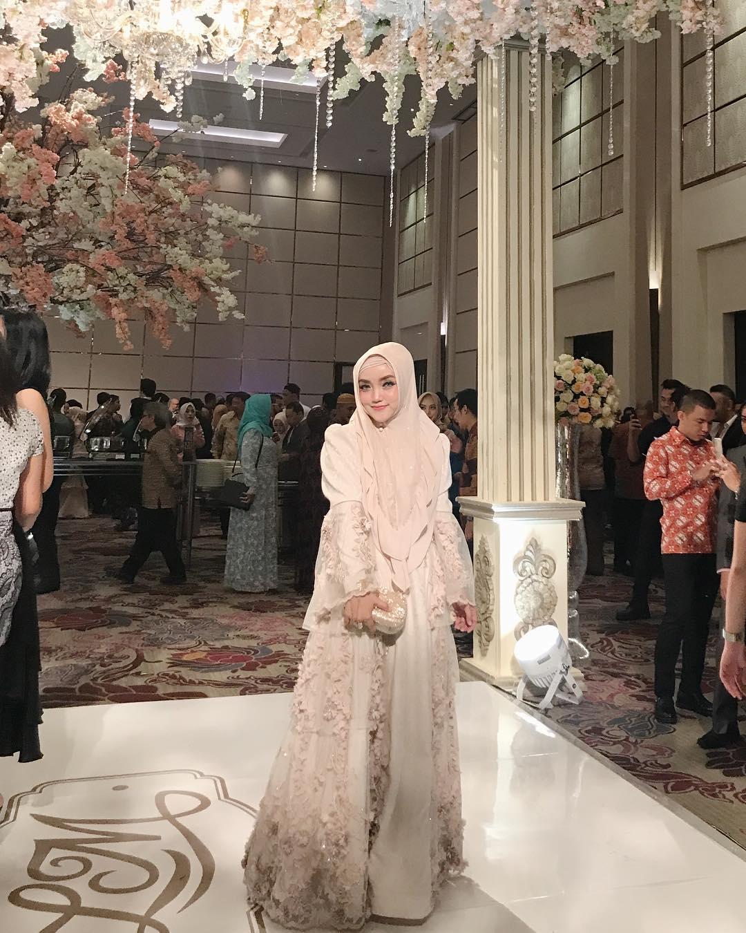 Super Elegan 14 Style Hijab Kondangan Ini Bikin Kamu Tampil Beda