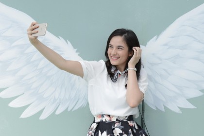 Tetap Cantik Saat Liburan, Ini 7 Destinasi Favorit Chelsea Islan