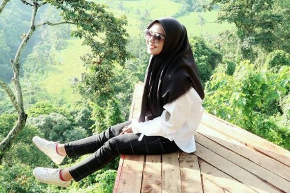 10 Style Hijab ala Ria Ricis Simpel dan Mudah Ditiru