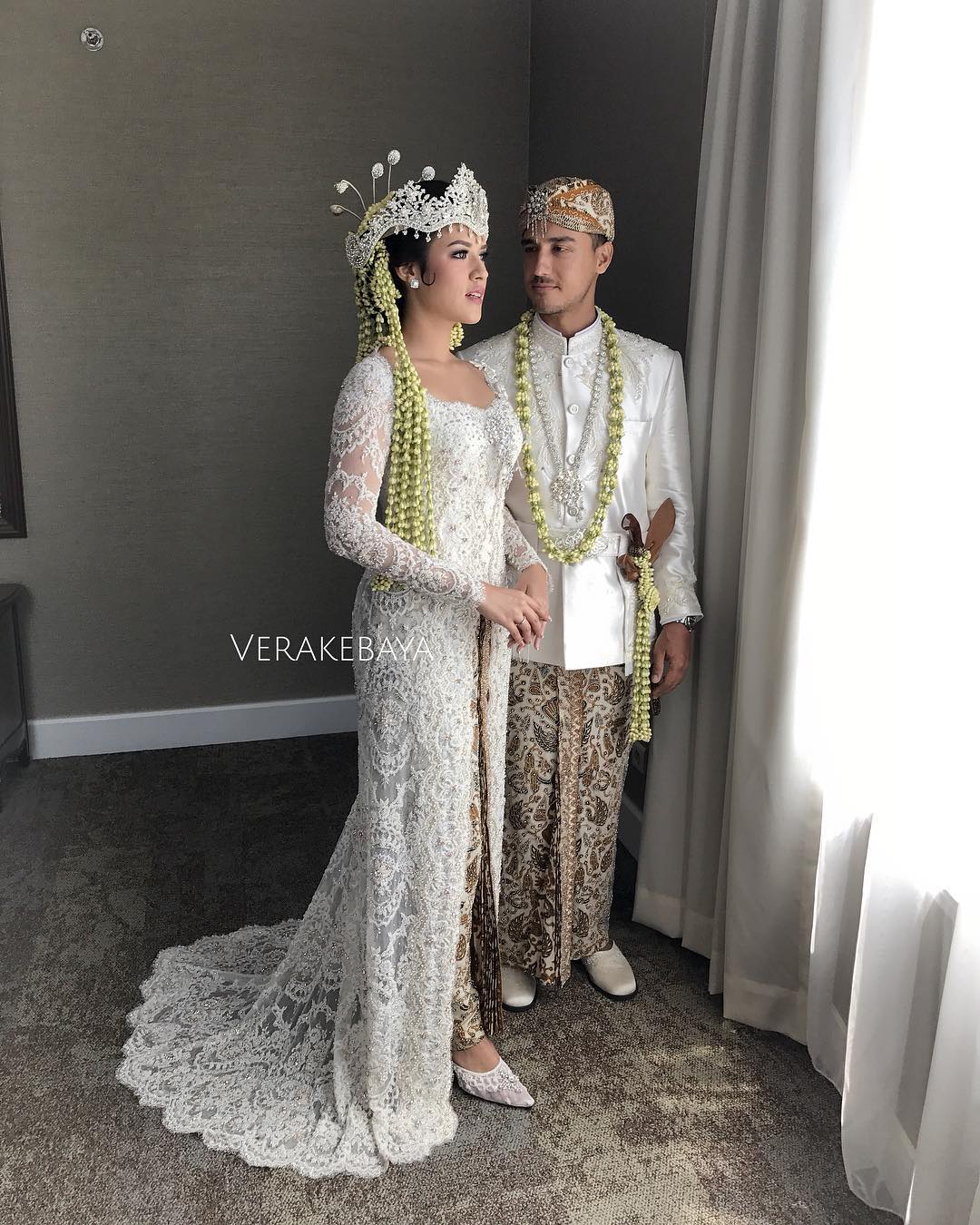 Inspirasi modis pembahasan baju pengantin tentang  43+ Ide Terbaru Baju Kebaya Pengantin Adat Sunda