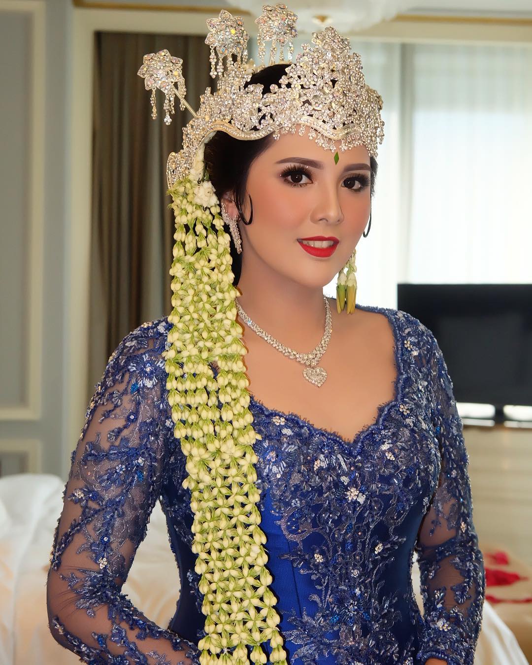 Ningrat Mewah 15 Kebaya Cantik untuk Pernikahan Adat Sunda