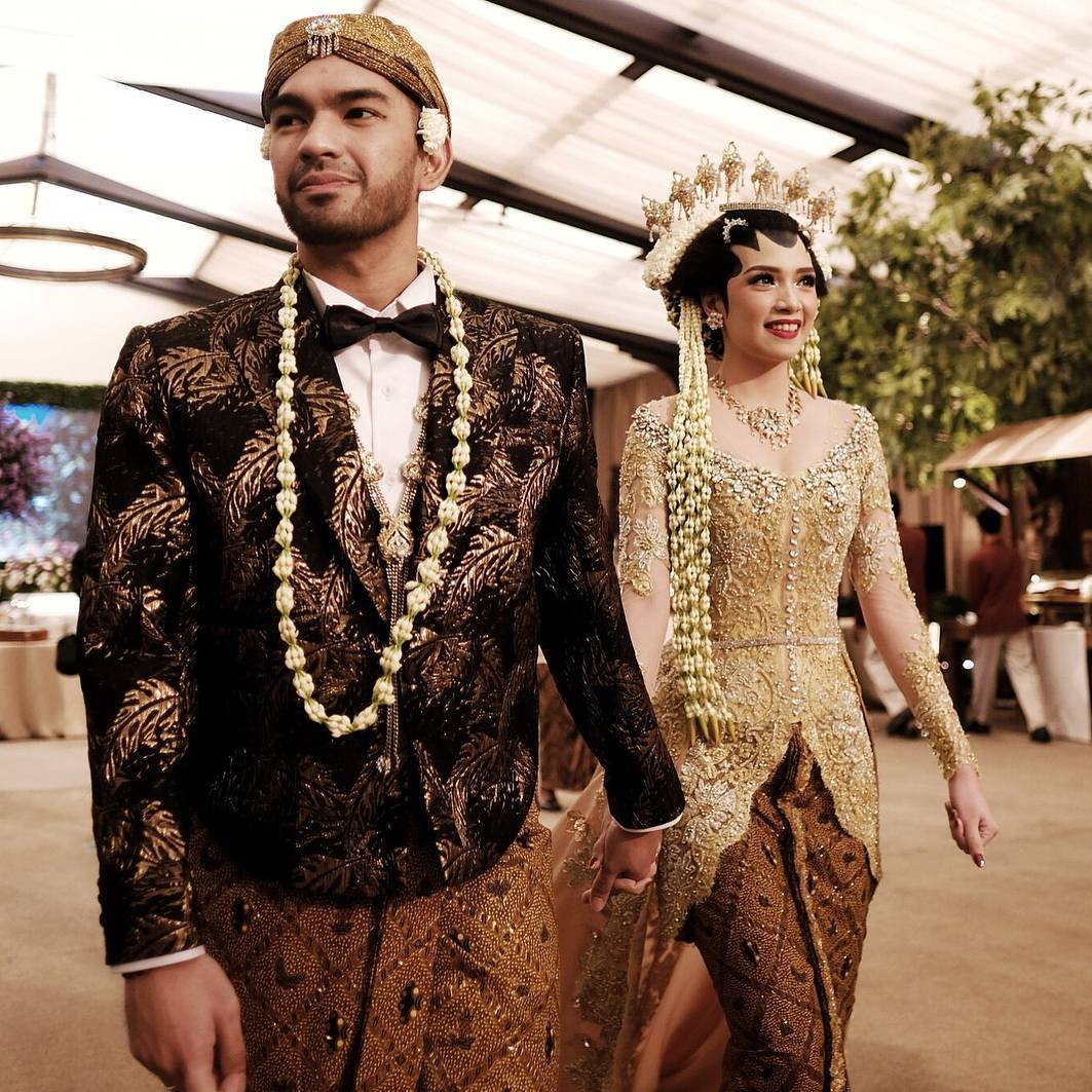 14 Inspirasi Tampil Ningrat dengan Pernikahan Adat  Jawa 