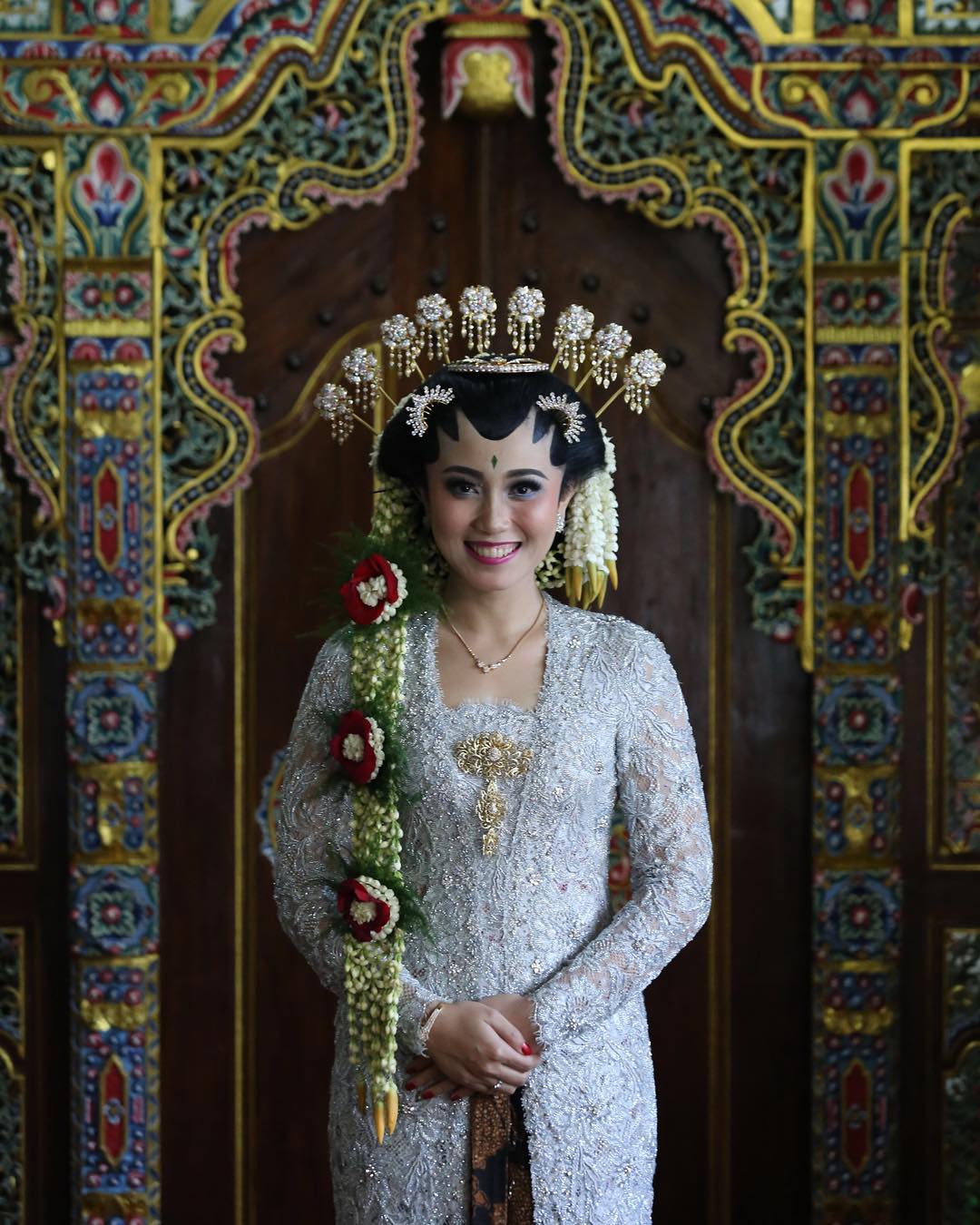 14 Inspirasi Tampil Ningrat dengan Pernikahan Adat Jawa 