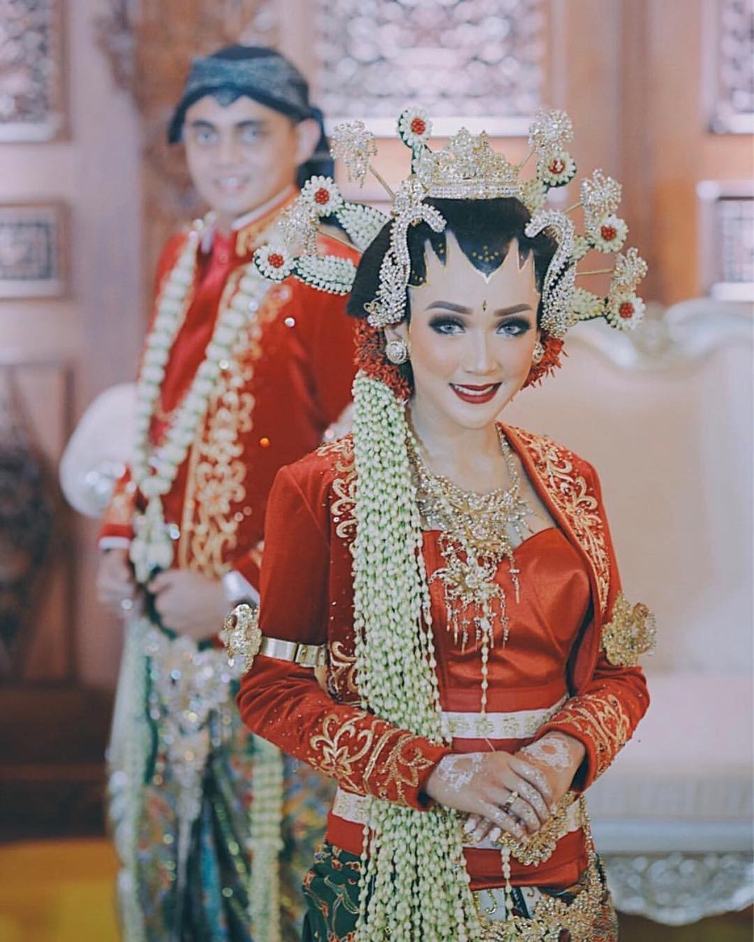 14 Inspirasi Tampil Ningrat Dengan Pernikahan Adat Jawa