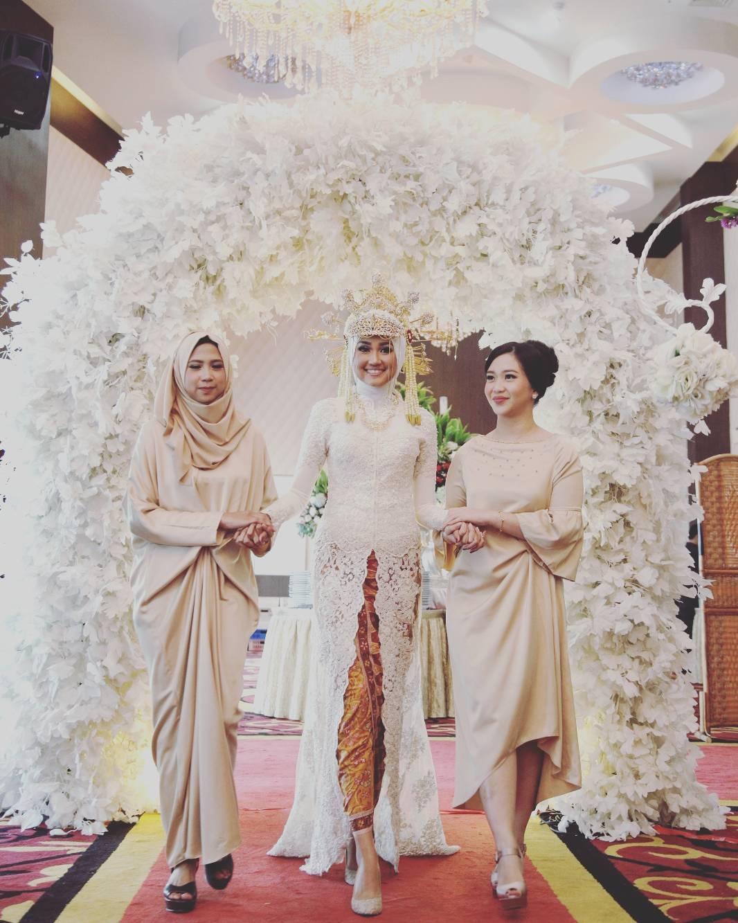 Baju Pengantin Adat Betawi Hijab Modern