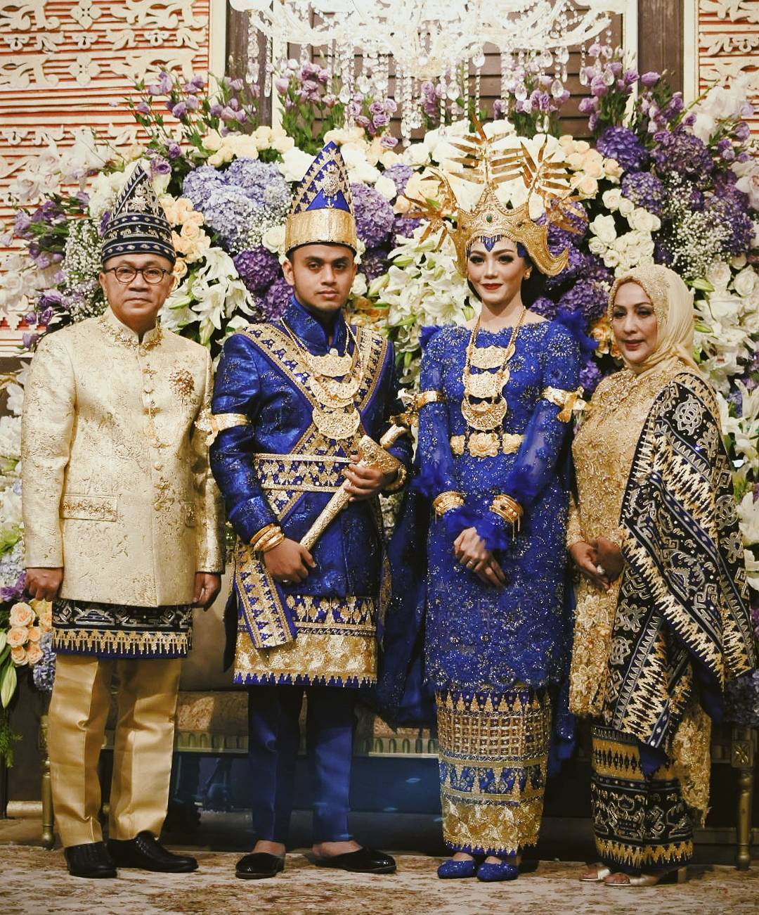11 Busana Pernikahan Adat Lampung yang Bikin Tampil Memesona
