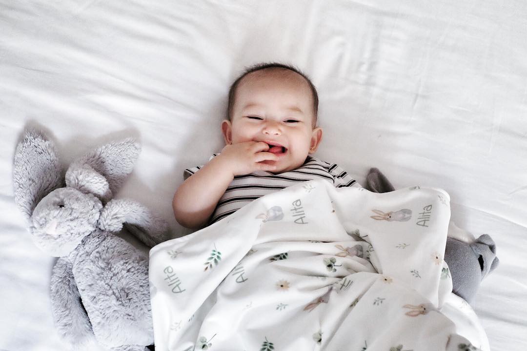 10 Foto  Manisnya Baby Alita Anak Alice Norin yang  