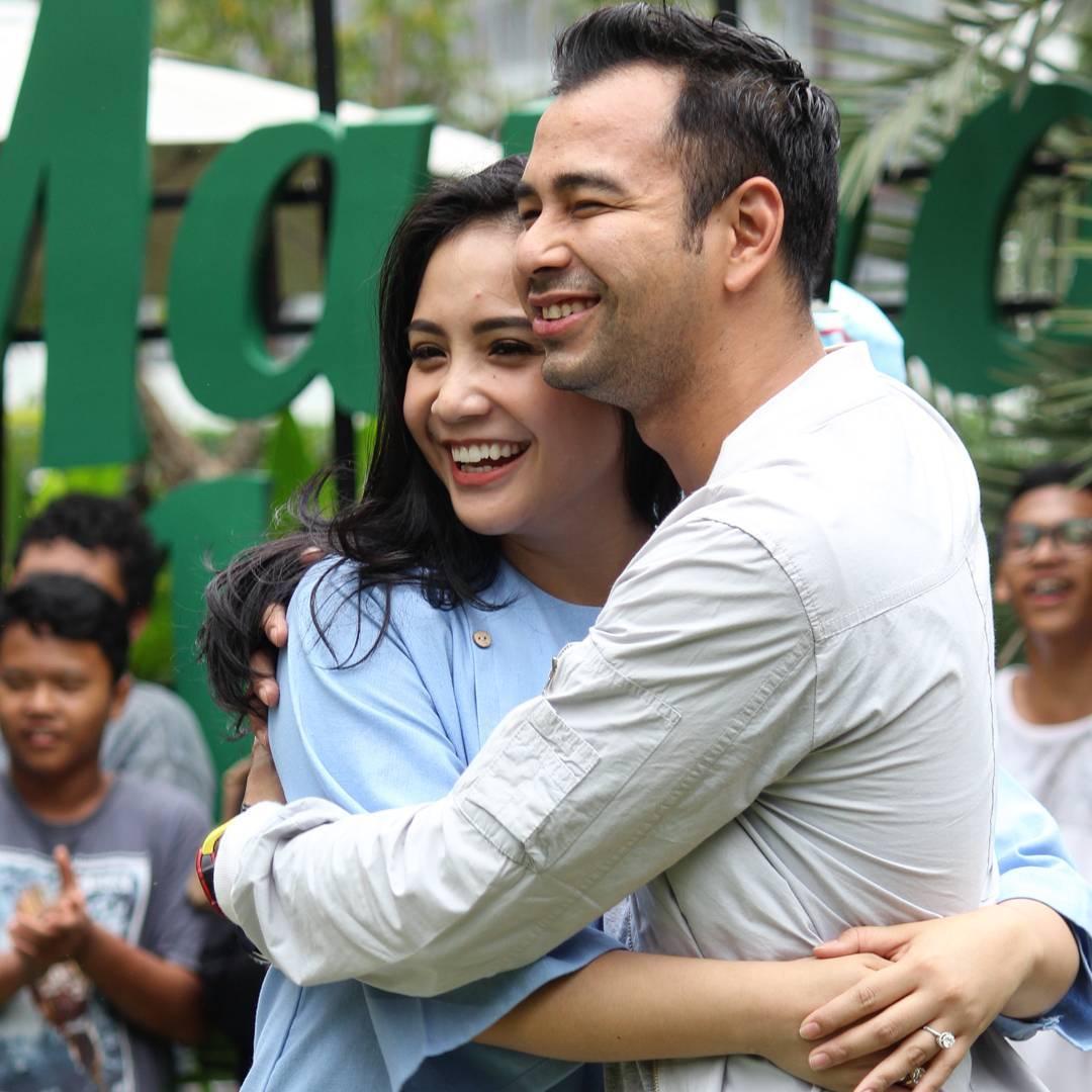 10 Momen Candid Raffi Nagita Bukti Kalau Tetap Romantis