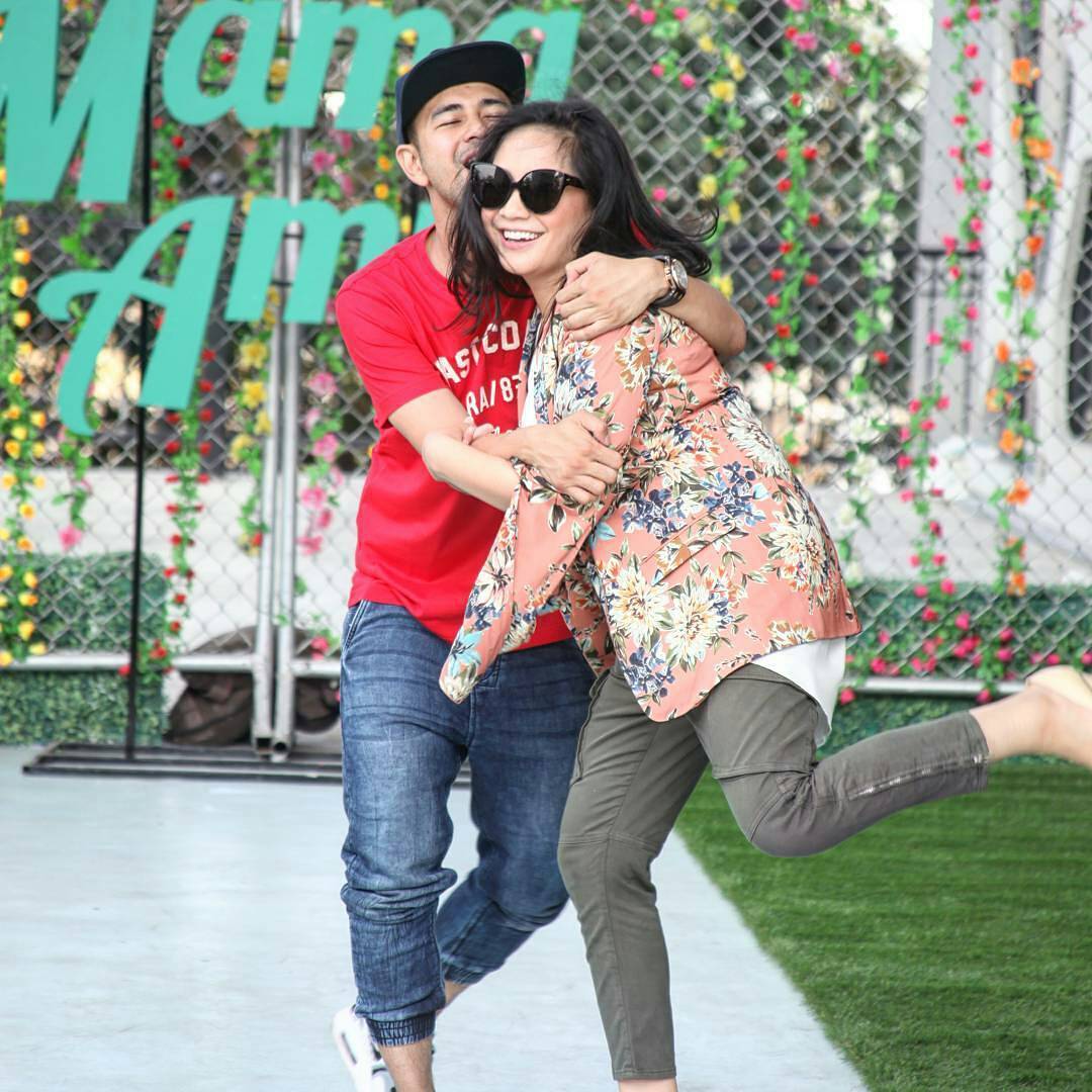 10 Momen Candid Raffi Nagita Bukti Kalau Tetap Romantis