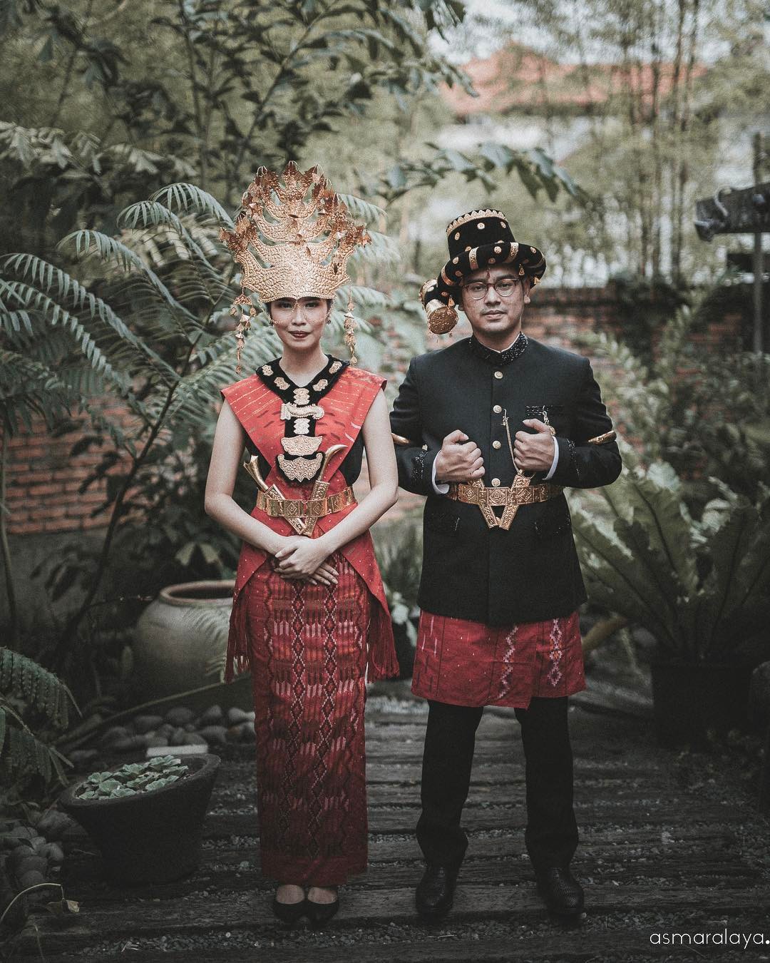 15 Foto Prewedding Sakral dengan Pakaian  Adat  Indonesia 