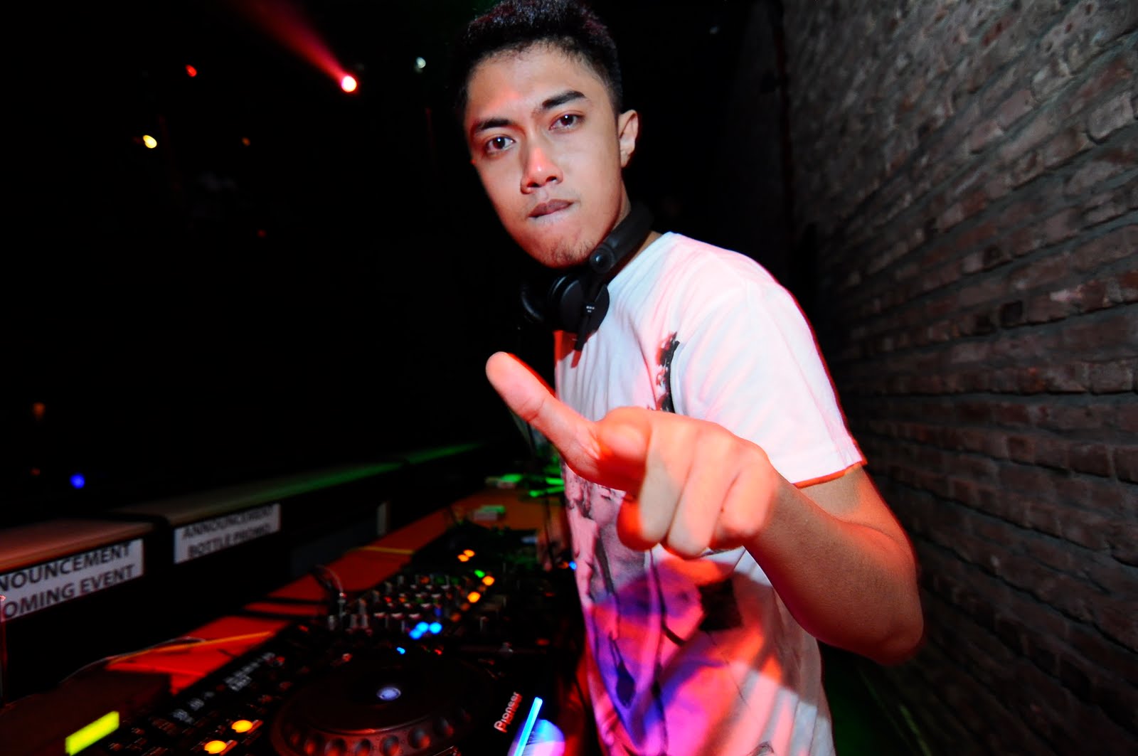 5 DJ Ganteng Asal Indonesia yang Namanya Meroket di 