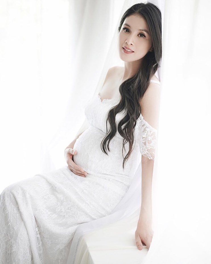 10 Potret Kehamilan Sandra Dewi Bak Princess Deh