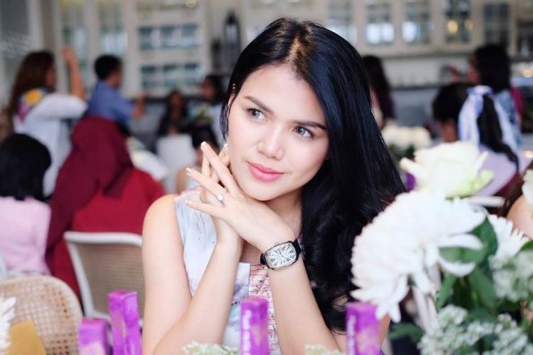 10 Potret Kalia Labitta, Adik Vicky Shu