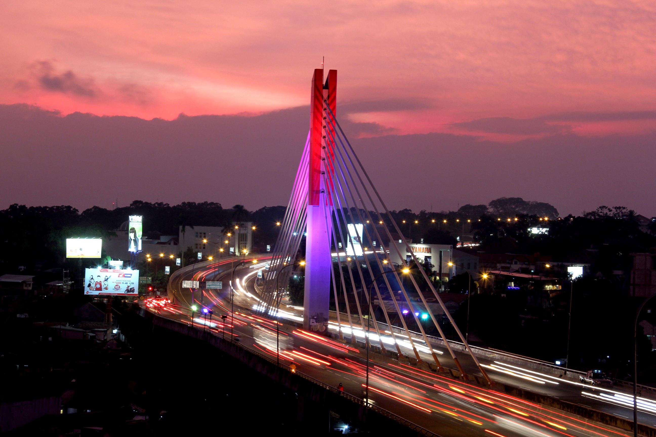 10 Jembatan Paling Indah di Dunia, Indonesia Juga Punya Lho!