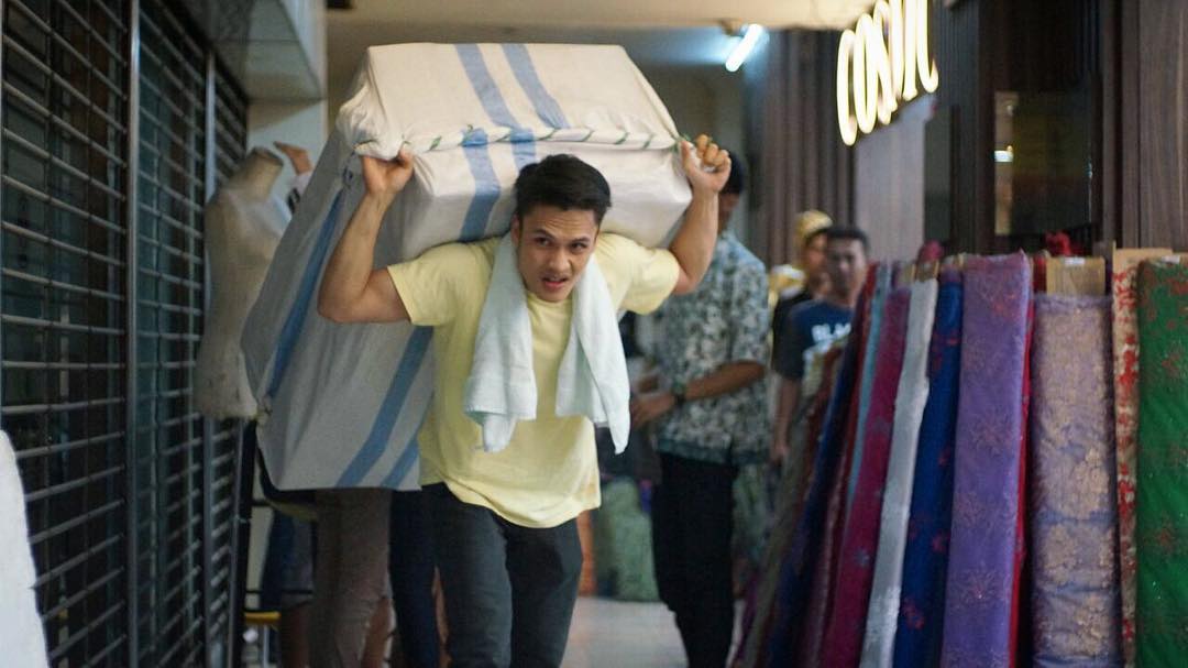 Rajin Nge-Gym, Ini 10 Penampilan Randy Pangalila yang Makin Macho
