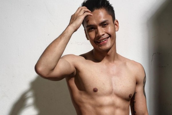 Rajin Nge-Gym, Ini 10 Penampilan Randy Pangalila yang Makin Macho