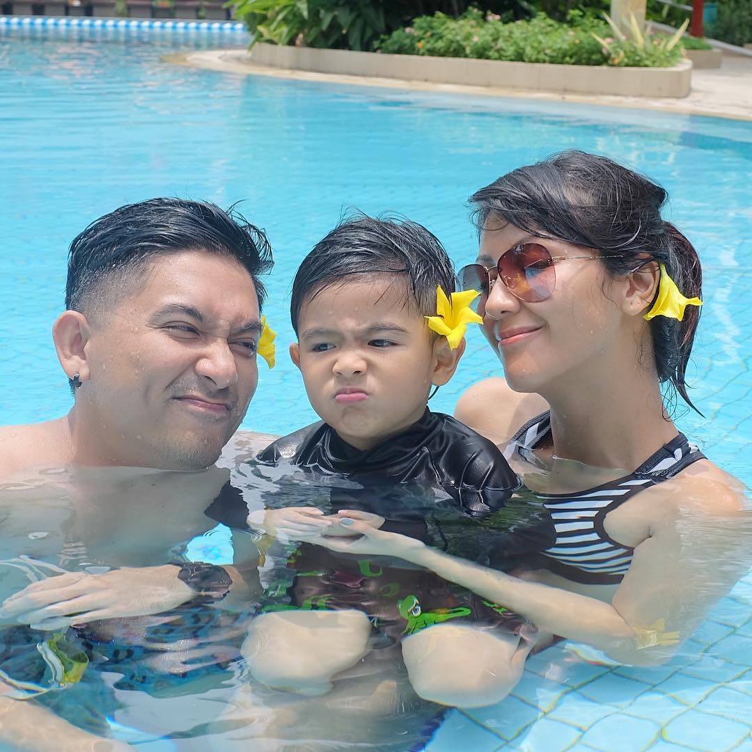 10 Gaya Kompak Keluarga Ryan Delon & Sharena, Kerap ... 10 Gaya Kompak Keluarga Ryan Delon & Sharena, Kerap ...