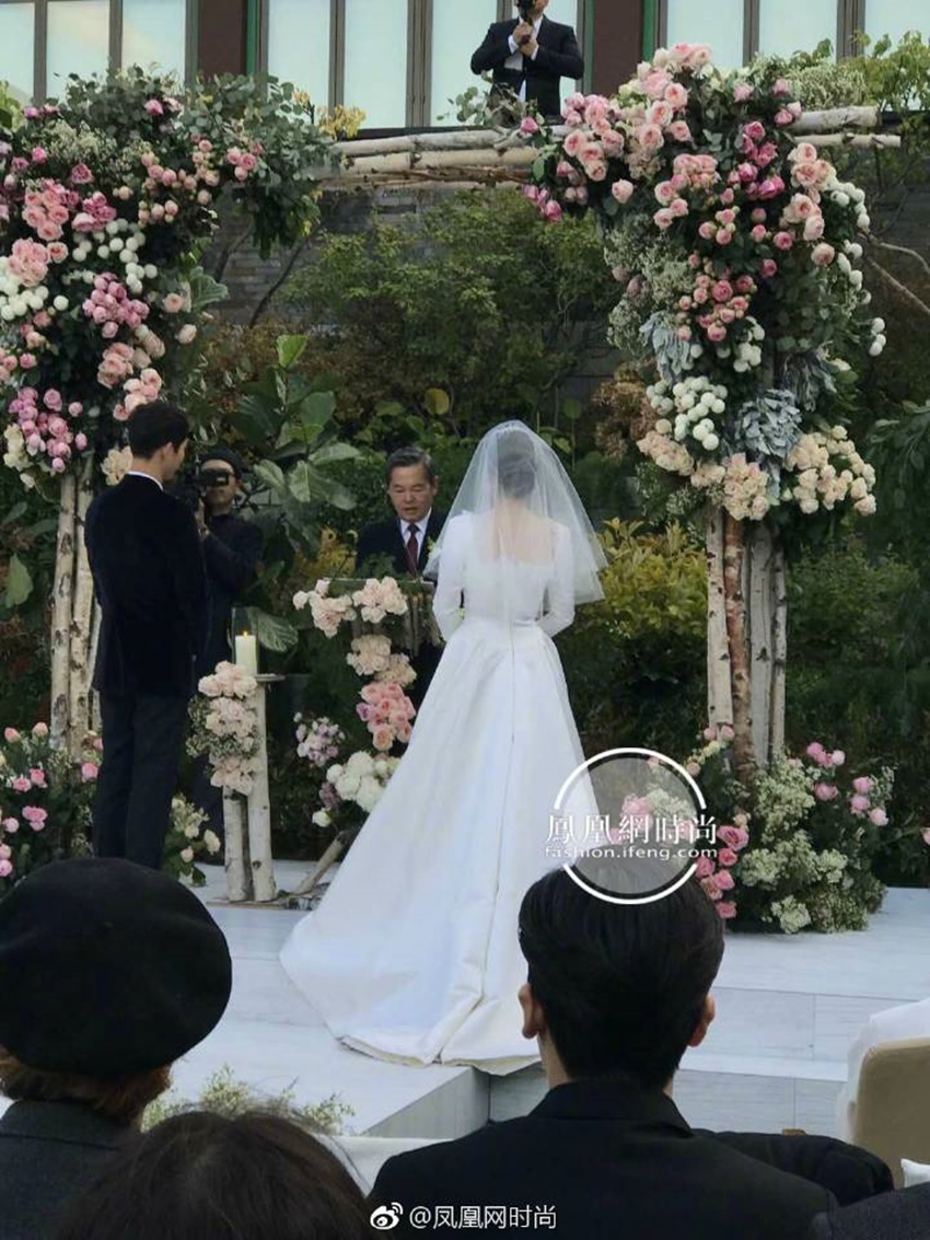 Sah Inilah 8 Foto Mesra Pernikahan Song Song Couple