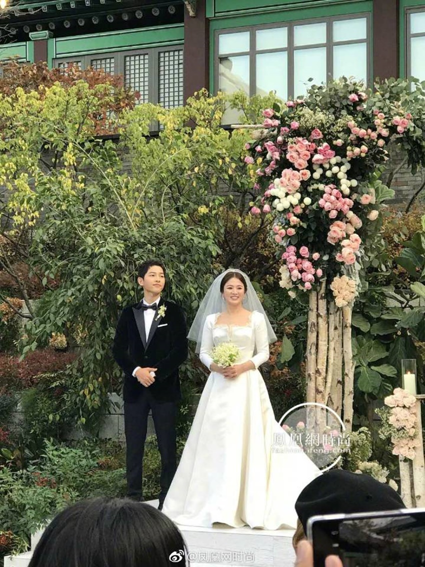 Sah Inilah 8 Foto Mesra Pernikahan Song Song Couple