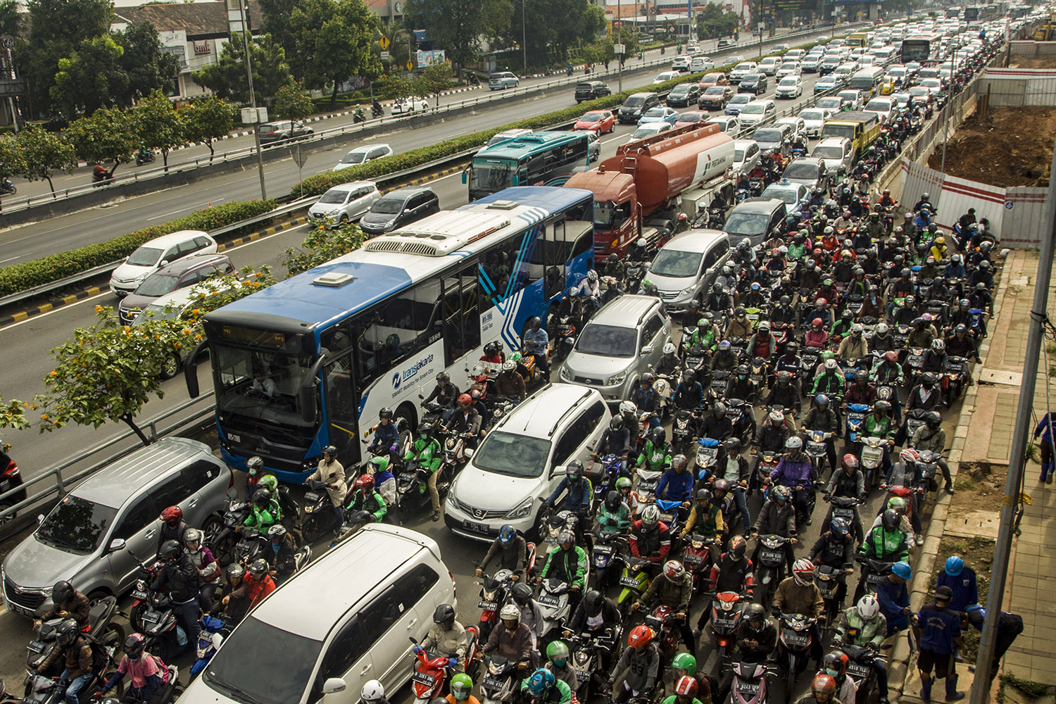Warga Jakarta Habiskan 52 Menit Setiap Hari Di Kemacetan