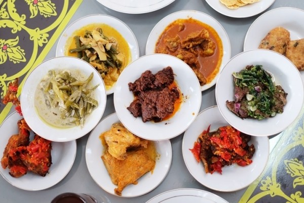 10 Masakan Khas Padang yang Nikmat Banget, Mana Favoritmu?