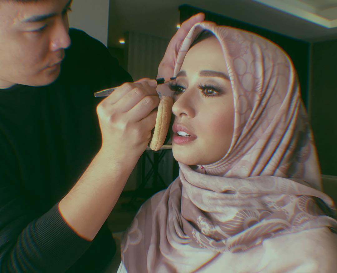 9 Make Up Artist Favorit Para Seleb Bikin Cantik Luar Biasa