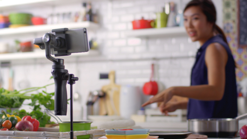 7 Rahasia Jadi Vlogger Terkenal, Siap-siap Tajir Mendadak!