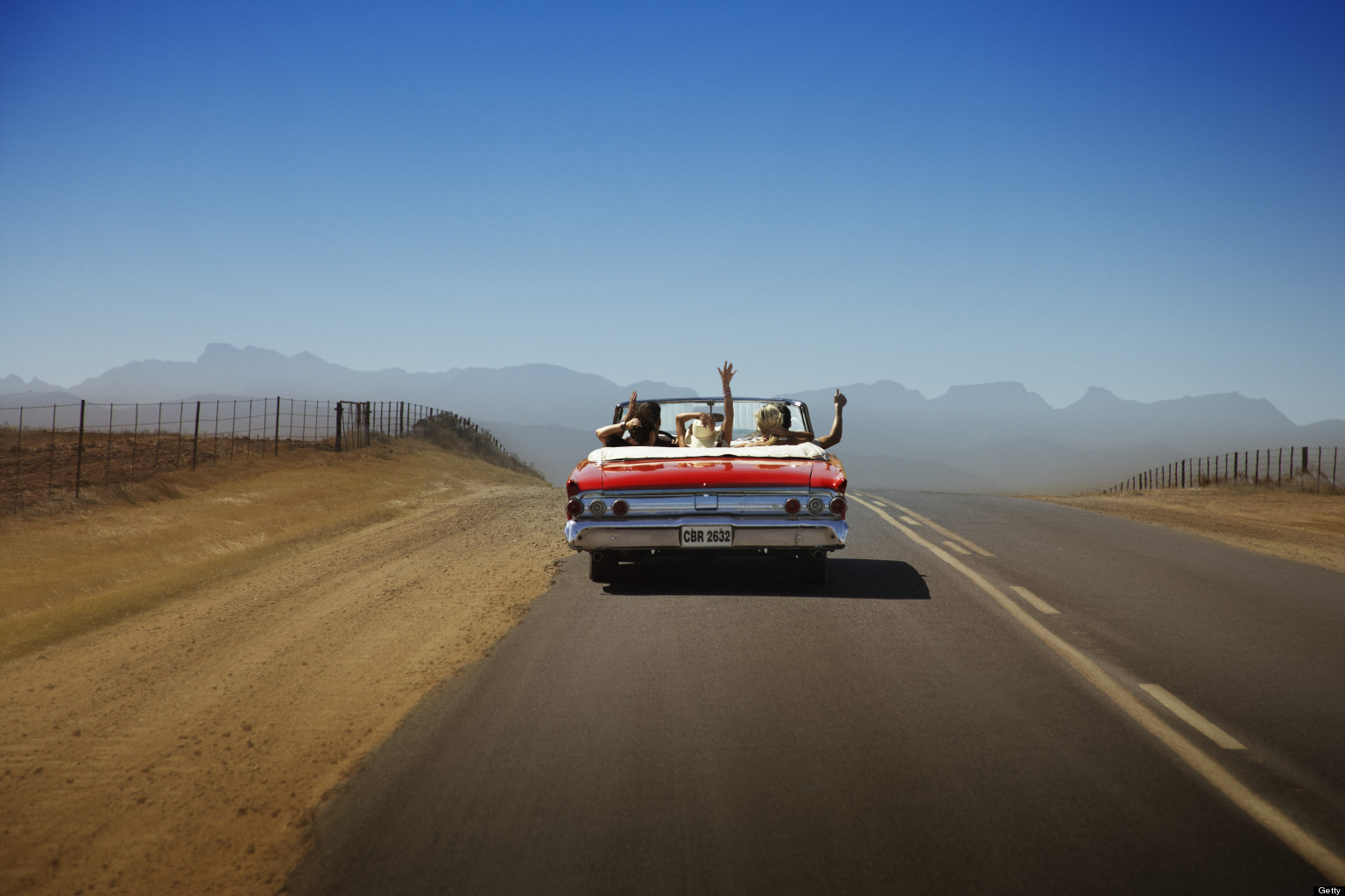 A dusty trip как ехать. Авто для путешествий. Путешествие на машине. Поездка на кабриолете. Машина на дороге в пустыне.
