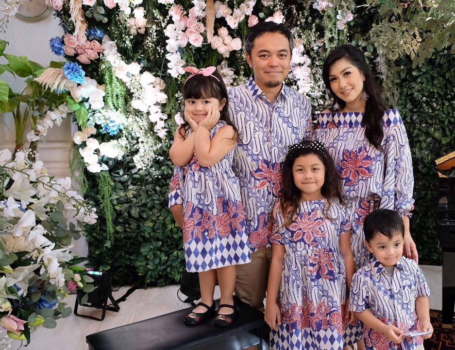 10 Kemesraan Nisya Ahmad dan Suami yang Jarang Diumbar, So Sweet